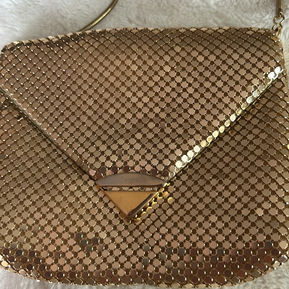 Gold metal  link handbag 18 inch snake chain. 6 inches long by 7 inches wide.